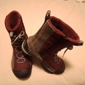 Women's KEEN winter boots, Size 9